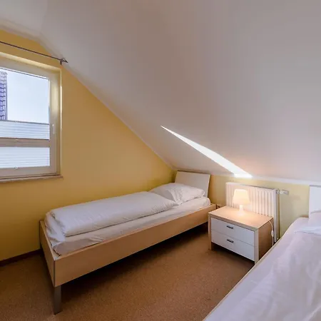 Storchenflug - Dachgeschosswohnung Mit Kamin & Balkon Am Fleesensee 公寓 高恩莱宾