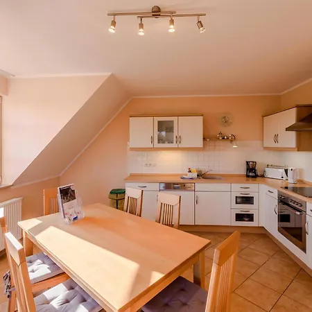 Storchenflug - Dachgeschosswohnung Mit Kamin & Balkon Am Fleesensee