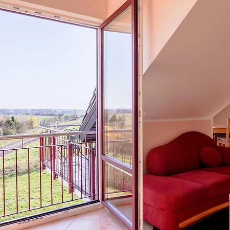 Storchenflug - Dachgeschosswohnung Mit Kamin & Balkon Am Fleesensee Apartment