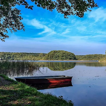 公寓 Storchenflug - Dachgeschosswohnung Mit Kamin & Balkon Am Fleesensee *