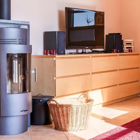 公寓 Storchenflug - Dachgeschosswohnung Mit Kamin & Balkon Am Fleesensee 高恩莱宾