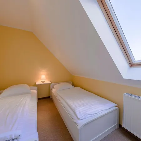 Storchenflug - Dachgeschosswohnung Mit Kamin & Balkon Am Fleesensee 公寓