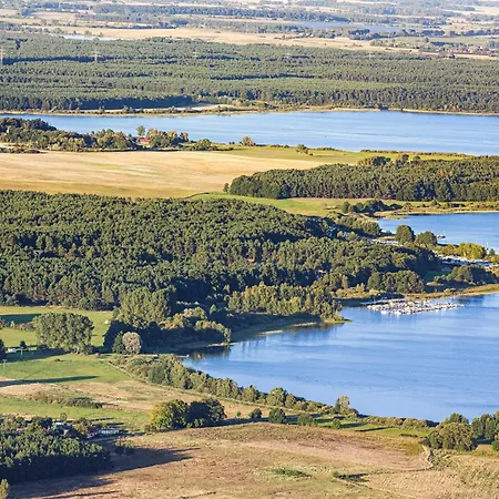 Storchenflug - Dachgeschosswohnung Mit Kamin & Balkon Am Fleesensee 公寓